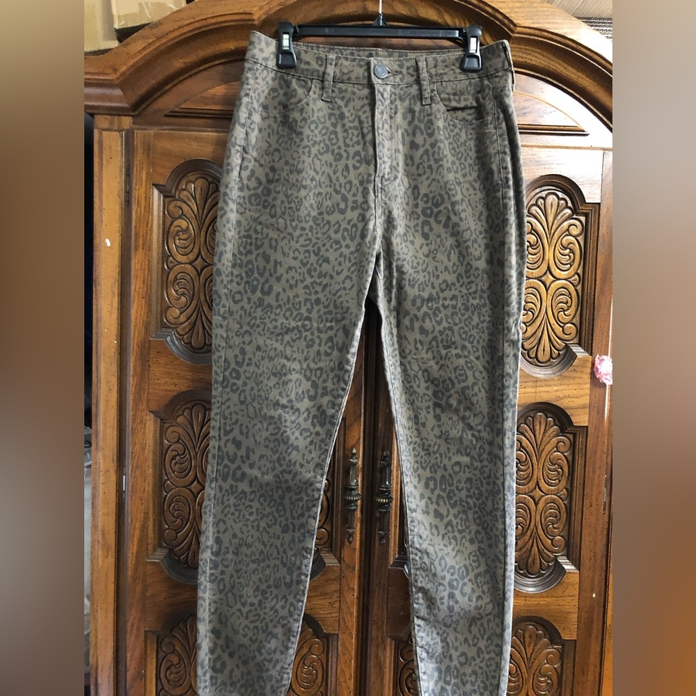 Woman’s Cheetah 🐆 print pants - Picture 9 of 10